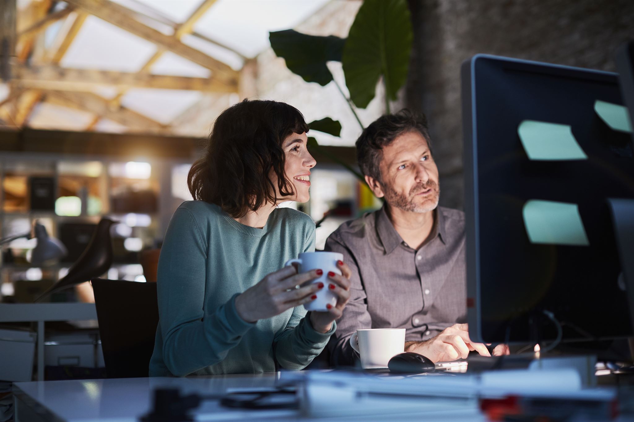 Couple-working-in-the-office