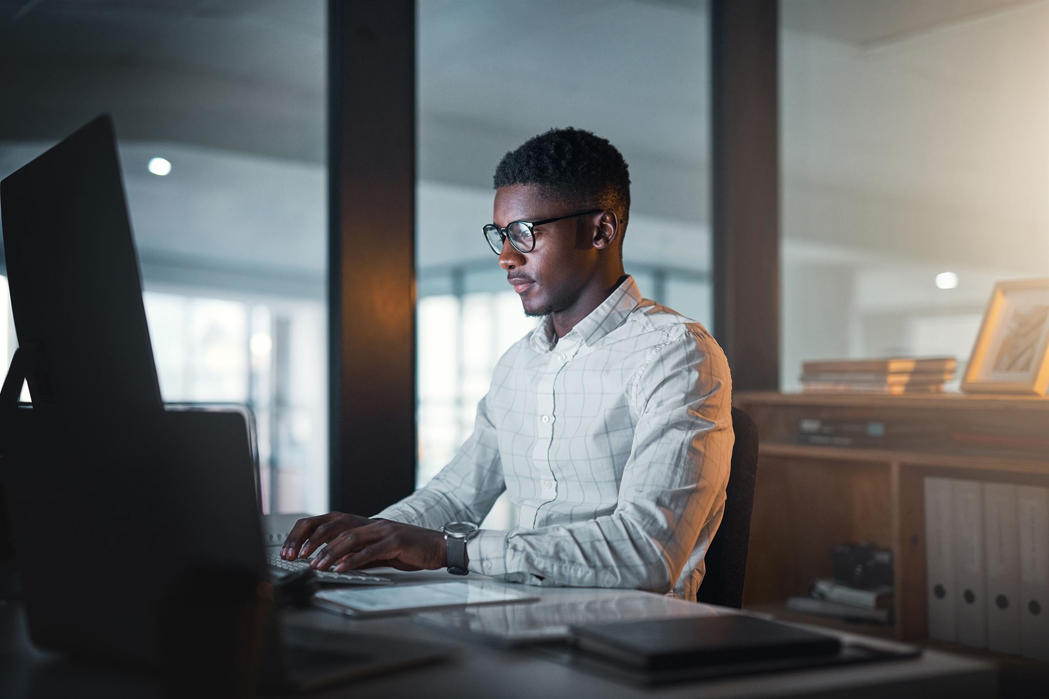 Employee-using-laptop-in-office